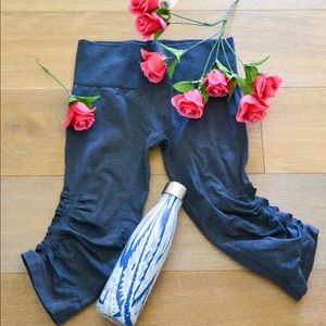 Flow and Go Lululemons Crop Leggings in Navy